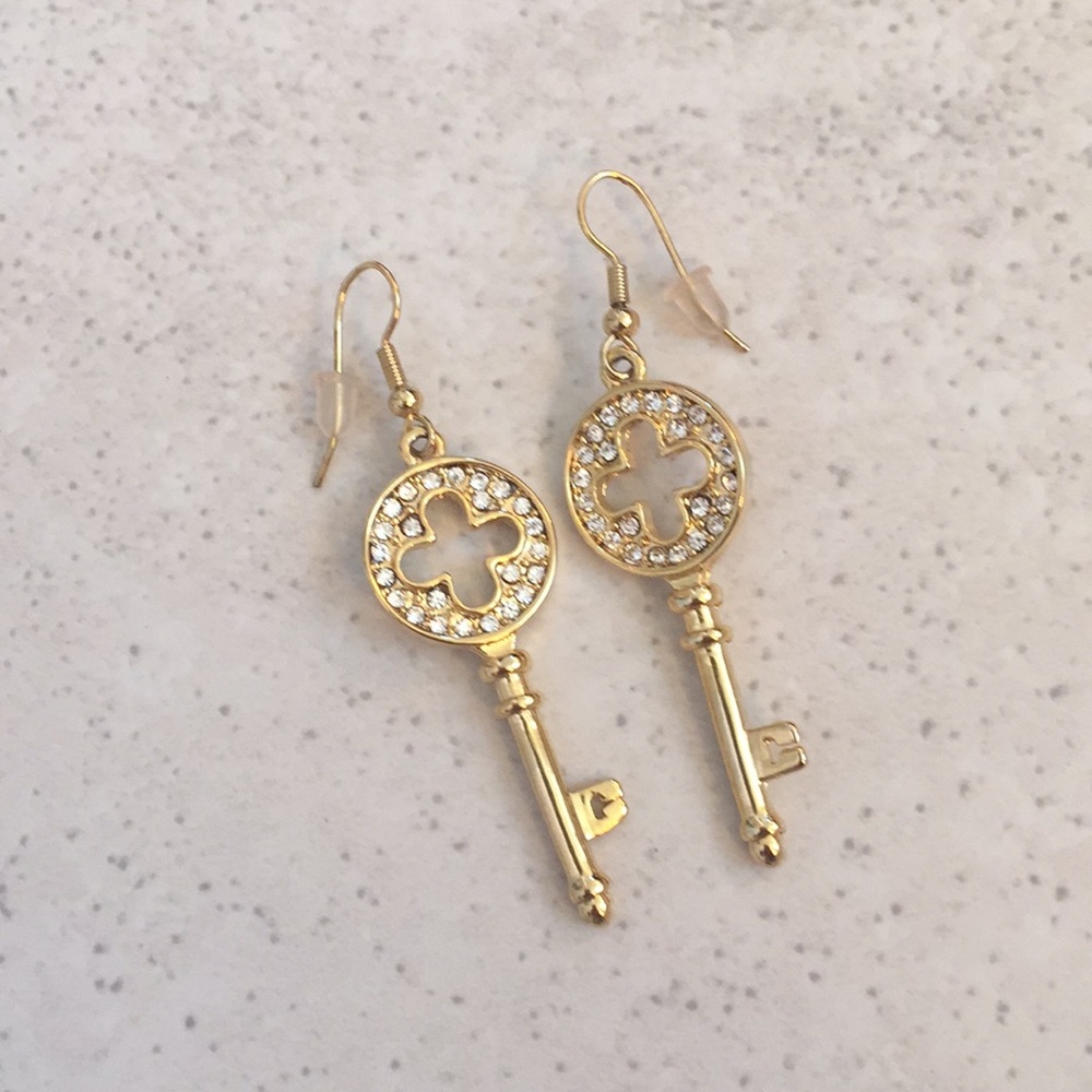 🌟GOLD CRYSTAL KEY EARRINGS🌟